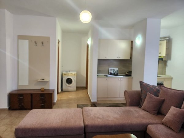 Durres, jepet me qera apartament 1+1 Kati 2, 68 m² 250 € (Lagjia 13 Plazh Durres perballe Hotel Adriatik)