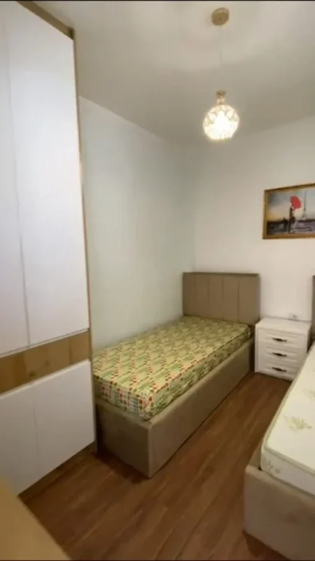 Tirane, jepet me qera apartament 2+1 Kati 3, 550 € (Sauk)