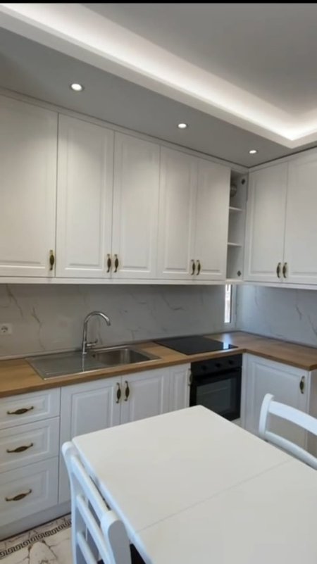Tirane, jepet me qera apartament 2+1 Kati 3, 550 € (Sauk)