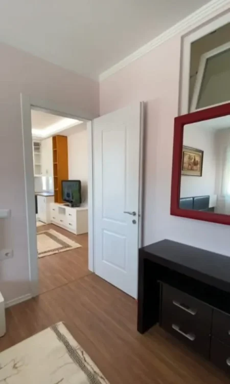 Tirane, jepet me qera apartament 2+1 Kati 3, 550 € (Sauk)