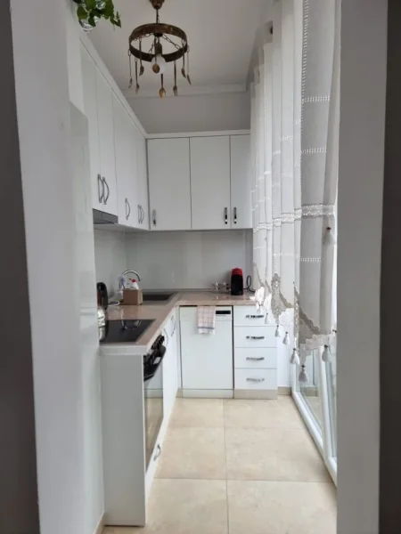 Tirane, jepet me qera apartament 1+1+Aneks+Ballkon Kati 5, 78 m² 750 € (Rr. Durresit afer Kaffe Flora)