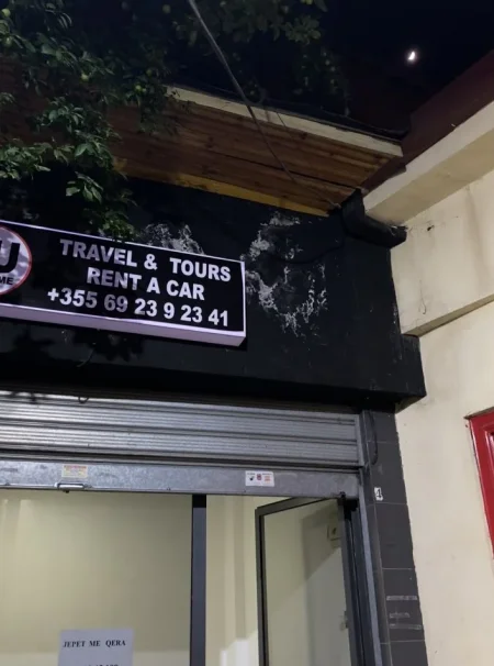 Tirane, jepet me qera ambjent biznesi Kati 0, 7 m² 211 € (Rruga e Durresit)