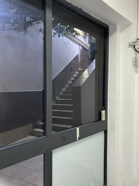 Tirane, jepet me qera ambjent biznesi Kati 0, 7 m² 211 € (Rruga e Durresit)