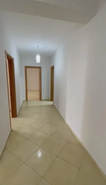 Tirane, jepet me qera zyre Kati 2, 150 m² 700 € (Kopshti Zologjik)