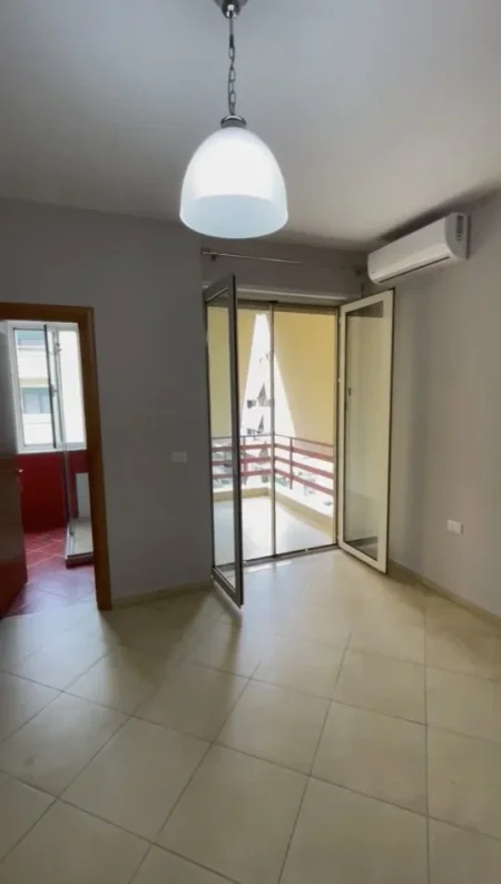 Tirane, jepet me qera zyre Kati 2, 150 m² 700 € (Kopshti Zologjik)