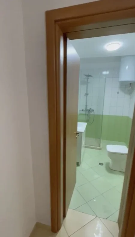 Tirane, jepet me qera zyre Kati 2, 150 m² 700 € (Kopshti Zologjik)