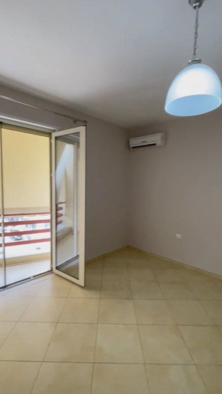 Tirane, jepet me qera apartament 3+1 Kati 2, 150 m² 700 € (Kopshti Zoologiik)