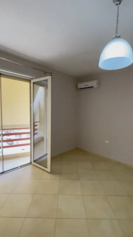 Tirane, jepet me qera apartament 3+1 Kati 2, 150 m² 700 € (Kopshti Zoologiik)