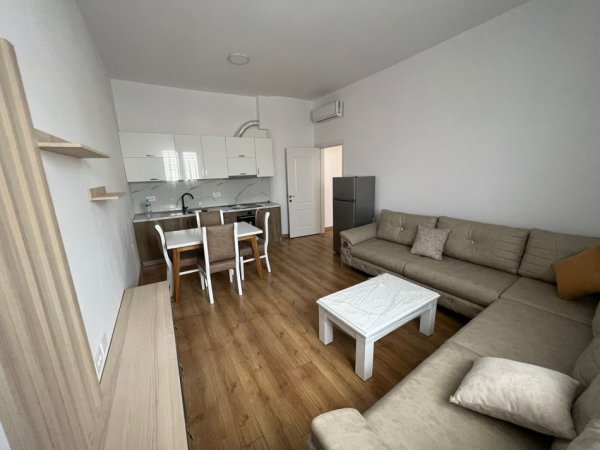 Tirane, jepet me qera apartament 2+1+Ballkon Kati 1, 90 m² 400 € (Hiresia)