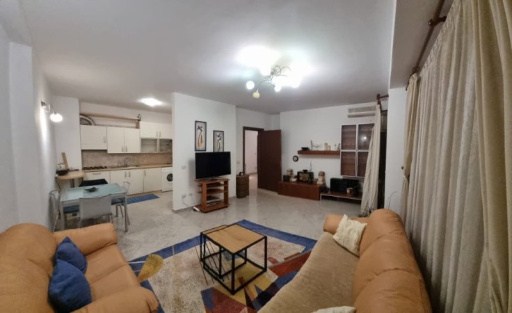 Tirane, jepet me qera apartament 1+1+Ballkon Kati 9, 84 m² 700 € (Rruga Xhorxhi Martinie)