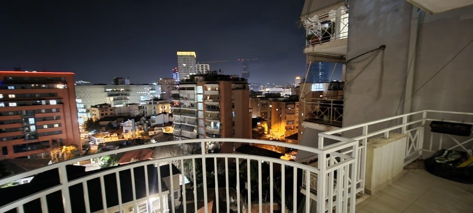 Tirane, jepet me qera apartament 1+1+Ballkon Kati 9, 84 m² 700 € (Rruga Xhorxhi Martinie)