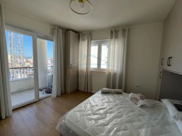 Tirane, jepet me qera apartament 2+1+Ballkon Kati 6, 80 m² 1.000 € (Donika Center)