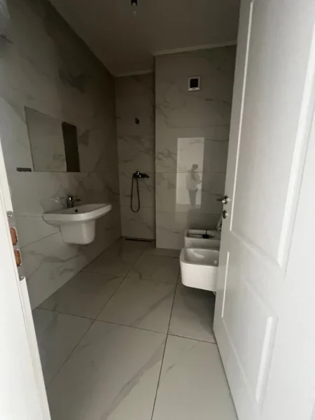 Tirane, shitet 3+1+Ballkon Kati 9, 125 m² 167.000 € (Rruga Teodor Keko)