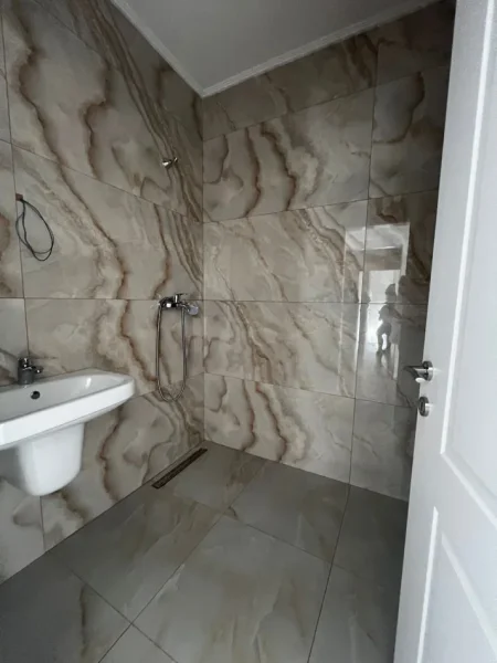 Tirane, shitet 3+1+Ballkon Kati 9, 125 m² 167.000 € (Rruga Teodor Keko)