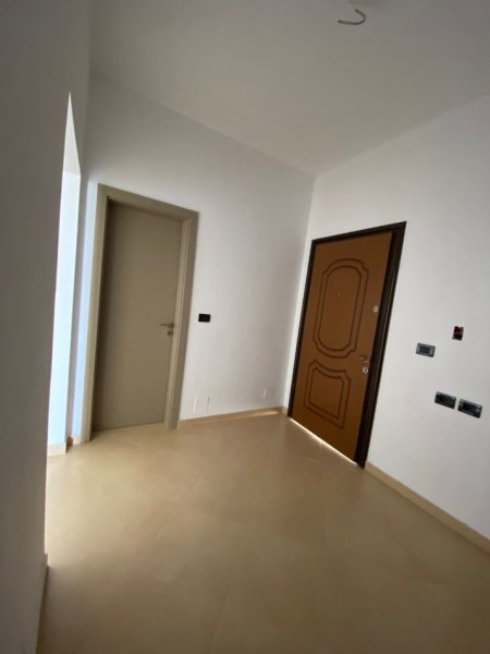 Tirane, jepet me qera apartament 2+1+Ballkon Kati 1, 100 m² 300 € (Selite)