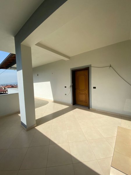 Tirane, jepet me qera apartament 2+1+Ballkon Kati 1, 100 m² 300 € (Selite)