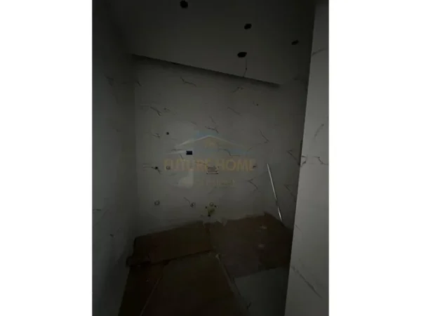 Tirane, shitet apartament 2+1+Ballkon Kati 4, 130 m² 286.000 € (Rruga Elbasanit, Tiranë)