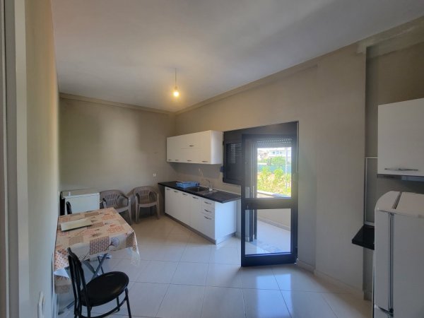 Tirane, jepet me qera shtepi 2+1+Ballkon Kati 2, 120 m² 451 € (Rruga Celo Sinani)