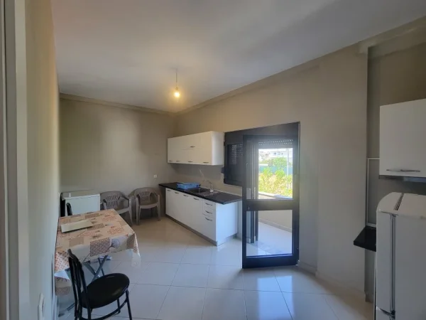 Tirane, jepet me qera shtepi 2+1+Ballkon Kati 2, 120 m² 451 € (Rruga Celo Sinani)