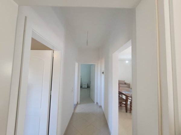 Tirane, jepet me qera shtepi 2+1+Ballkon Kati 2, 120 m² 451 € (Rruga Celo Sinani)