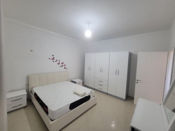 Tirane, jepet me qera shtepi 2+1+Ballkon Kati 2, 120 m² 451 € (Rruga Celo Sinani)
