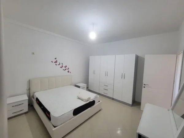 Tirane, jepet me qera shtepi 2+1+Ballkon Kati 2, 120 m² 451 € (Rruga Celo Sinani)