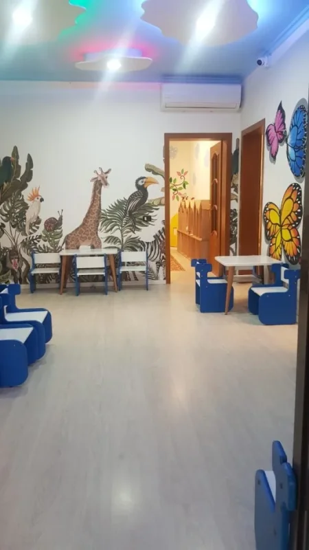 Tirane, jepet me qera ambjent biznesi Kati 2, 230 m² 1.150 € (Ali Demi)