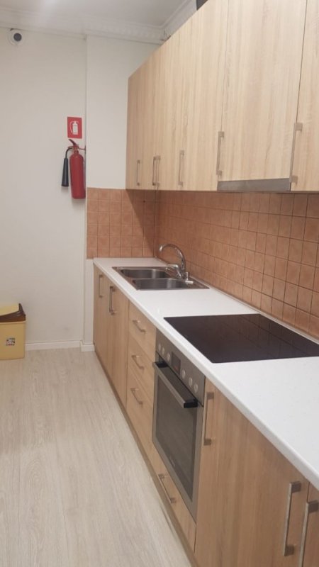 Tirane, jepet me qera ambjent biznesi Kati 2, 230 m² 1.150 € (Ali Demi)