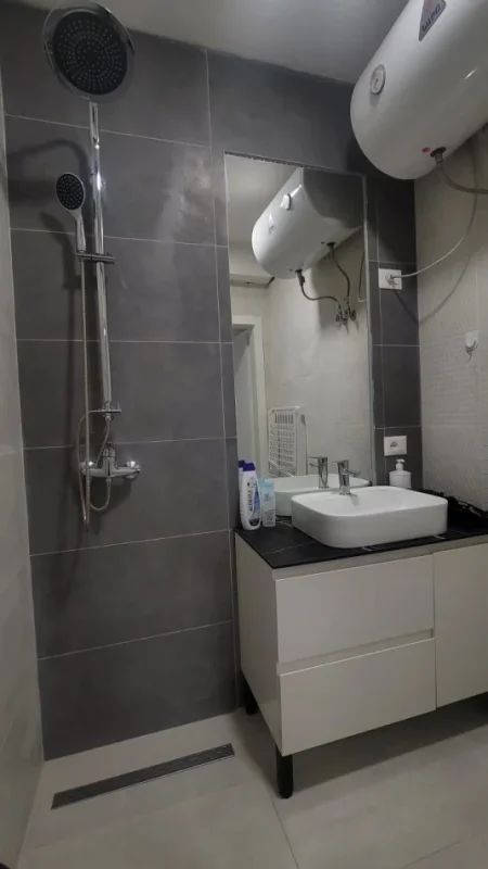 Studio-apartament me qera ditore 3500 leke/dite - Jordan Misja