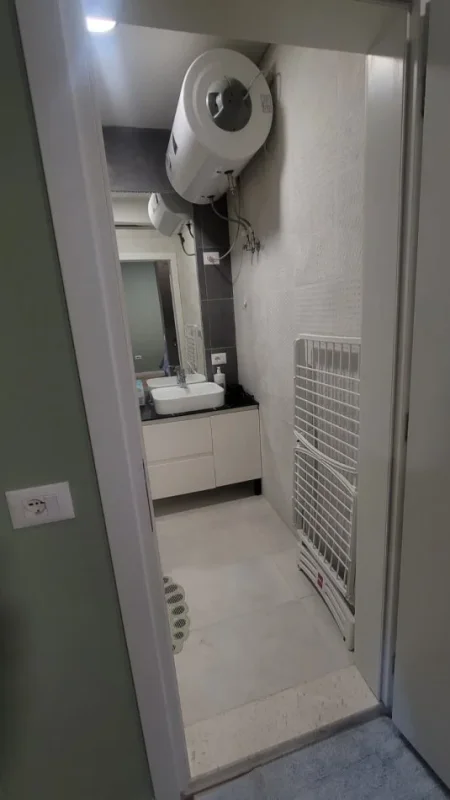 Studio-apartament me qera ditore 3500 leke/dite - Jordan Misja
