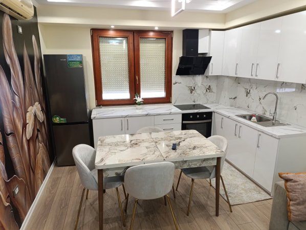 Tirane, jepet me qera apartament 2+1+Ballkon Kati 3, 75 m² 850 € (Myslym Shyri)