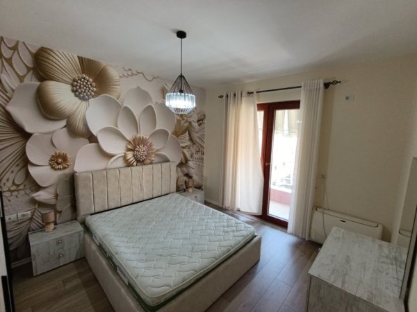 Tirane, jepet me qera apartament 2+1+Ballkon Kati 3, 75 m² 850 € (Myslym Shyri)