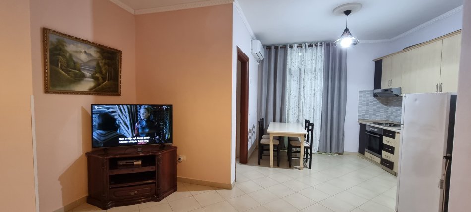 Tirane, jepet me qera apartament 1+1+Ballkon Kati 3, 65 m² 370 € (Rruga Loni Ligori)