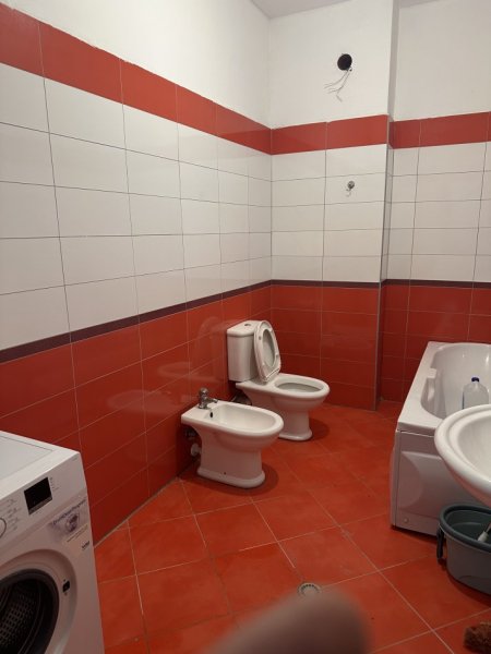 Tirane, jepet me qera apartament 2+1+Ballkon Kati 2, 130 m² 449 € (Fuat toptani)
