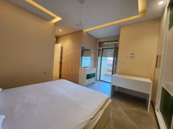 Tirane, jepet me qera apartament 2+1+Ballkon Kati 8, 108 m² 800 € (Rruga Panorames)