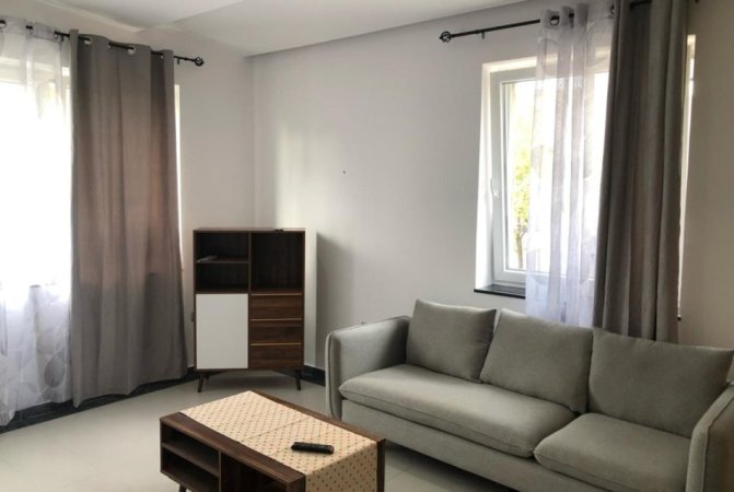 Tirane, jepet me qera apartament 2+1+Ballkon Kati 2, 65 m² 500 € (Rruga Bardhyl)