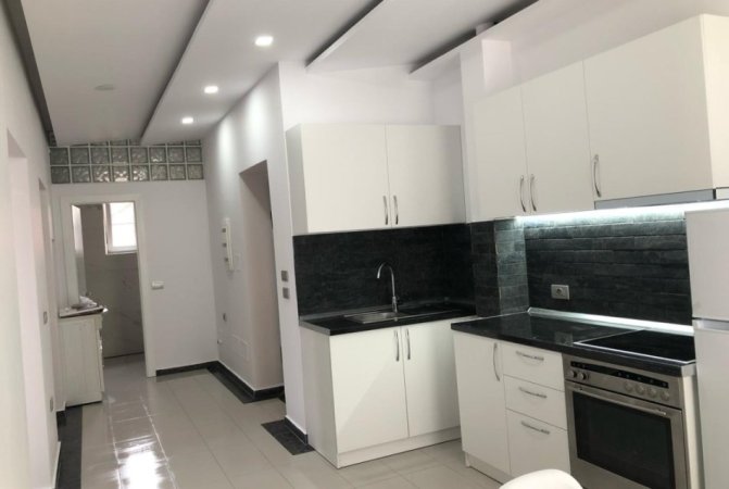Tirane, jepet me qera apartament 2+1+Ballkon Kati 2, 65 m² 500 € (Rruga Bardhyl)