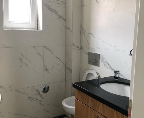 Tirane, jepet me qera apartament 2+1+Ballkon Kati 2, 65 m² 500 € (Rruga Bardhyl)