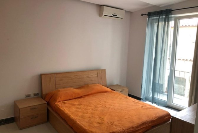 Tirane, jepet me qera apartament 2+1+Ballkon Kati 2, 65 m² 500 € (Rruga Bardhyl)