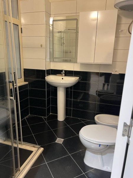 Tirane, jepet me qera apartament 2+1+Ballkon Kati 2, 106 m² 800 € (Don Bosko, Kompleksi Besa)