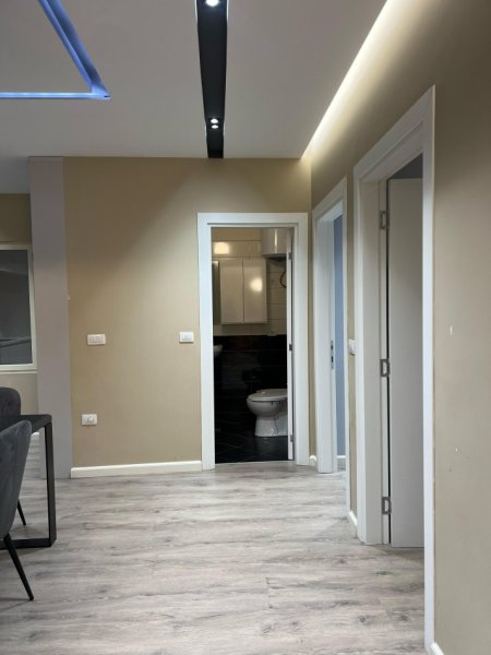 Tirane, jepet me qera apartament 2+1+Ballkon Kati 2, 106 m² 800 € (Don Bosko, Kompleksi Besa)