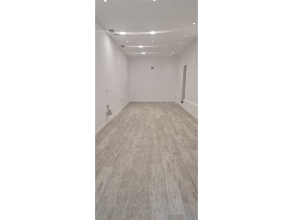 Tirane, shitet dyqan Kati 0, 52 m² 270.000 € (RRUGEN BARDHYL)