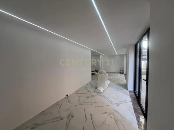 Durres, shitet dyqan Kati 0, 88 m² 155.000 € (PLAZH HEKURUDHA!!)