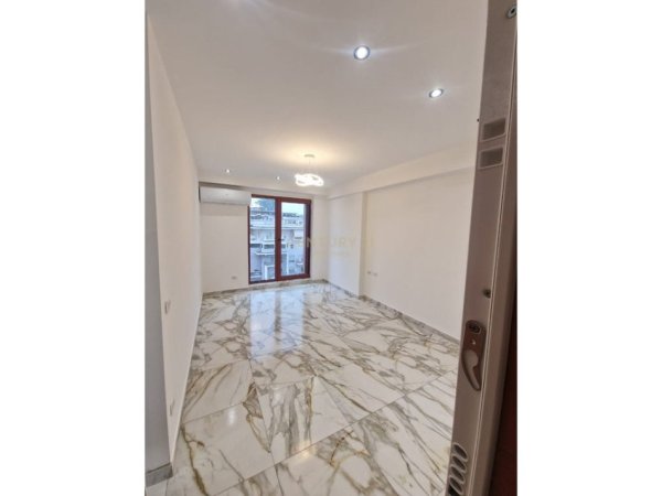 Tirane, jepet me qera zyre Kati 6, 67 m² 1.000 € (Rruga e Kavajës!)