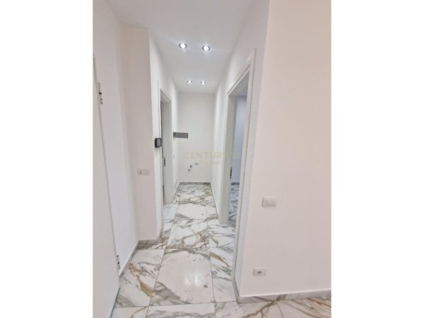 Tirane, jepet me qera zyre Kati 6, 67 m² 1.000 € (Rruga e Kavajës!)