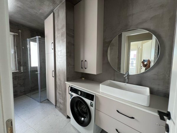 Tirane, jepet me qera apartament 2+1+Ballkon Kati 6, 80 m² 1.000 € (Rruga Mine Peza)