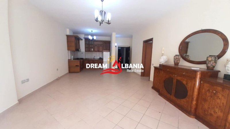 Tirane, jepet me qera apartament 1+1 Kati 3, 89 m² 500 € 