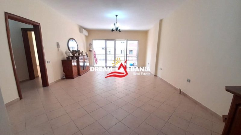 Tirane, jepet me qera apartament 1+1 Kati 3, 89 m² 500 € 