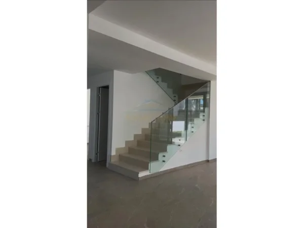 Durres, shitet Vile 4+1 , 617 m² 980.000 € (GJIRI I LALEZIT)