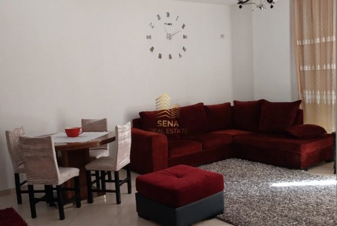 Tirane, jepet me qera apartament 2+1+Ballkon Kati 2, 100 m² 350 € (Rruga e Dajtit)